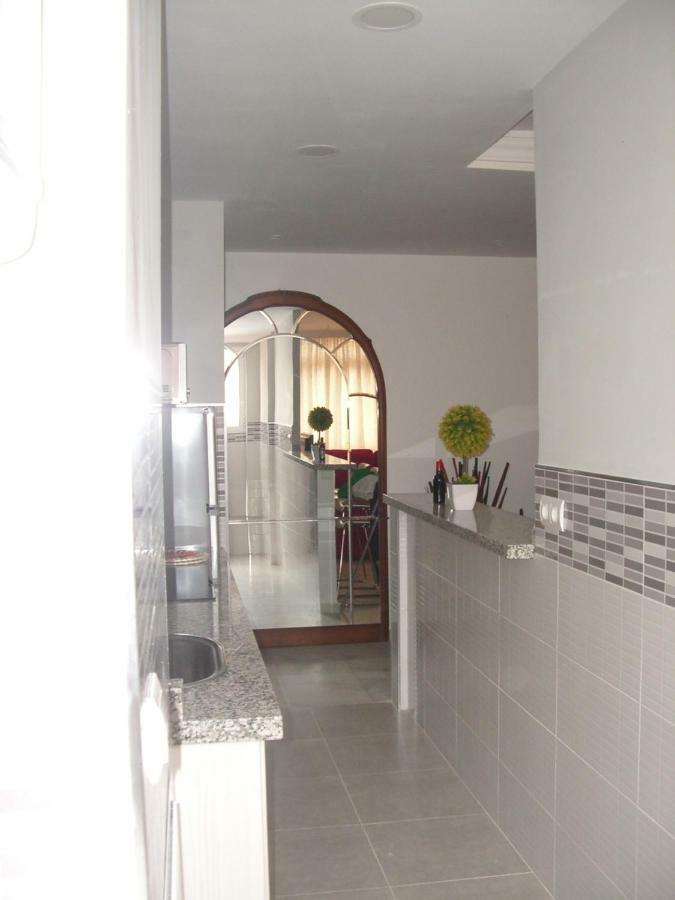 Paseo Maritimo De Poniente Apartment Малага Екстериор снимка