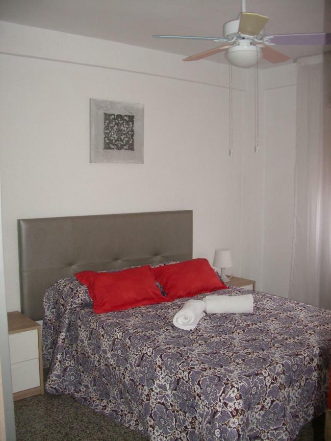Paseo Maritimo De Poniente Apartment Малага Екстериор снимка