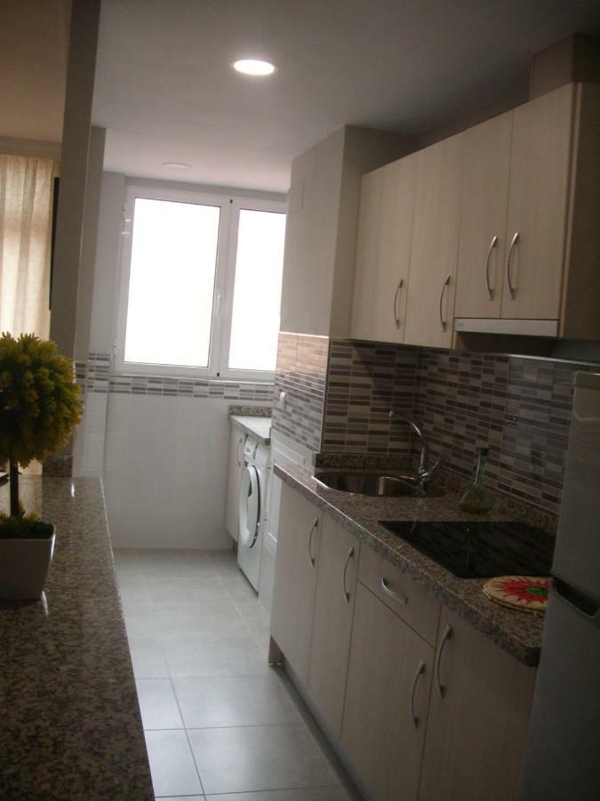 Paseo Maritimo De Poniente Apartment Малага Екстериор снимка