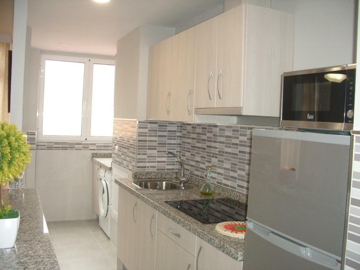Paseo Maritimo De Poniente Apartment Малага Екстериор снимка