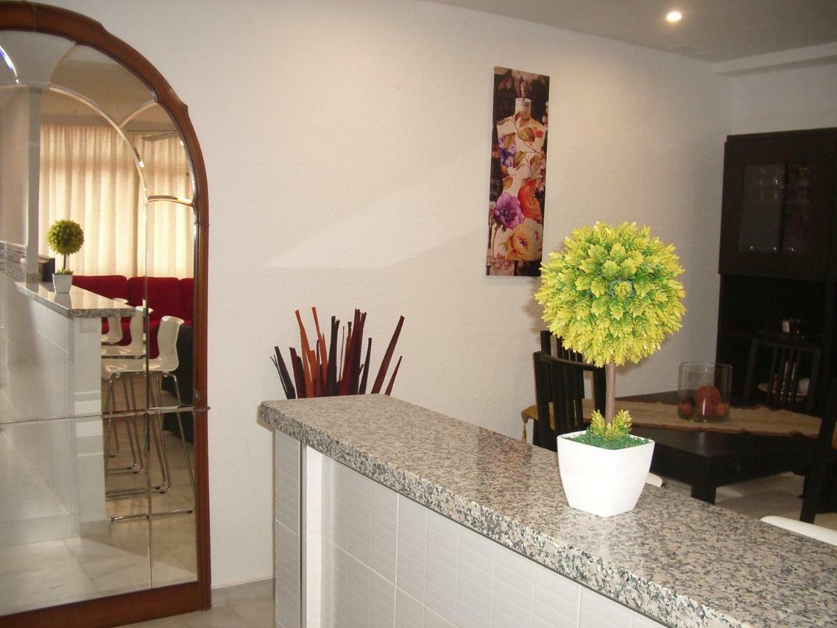 Paseo Maritimo De Poniente Apartment Малага Екстериор снимка