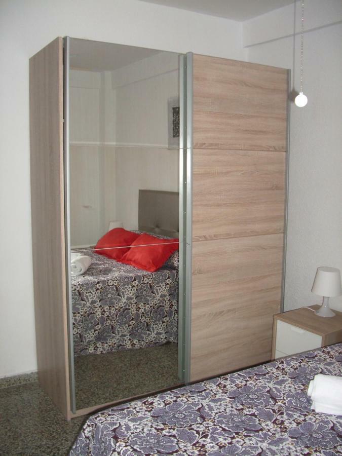 Paseo Maritimo De Poniente Apartment Малага Екстериор снимка