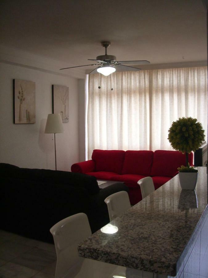 Paseo Maritimo De Poniente Apartment Малага Екстериор снимка